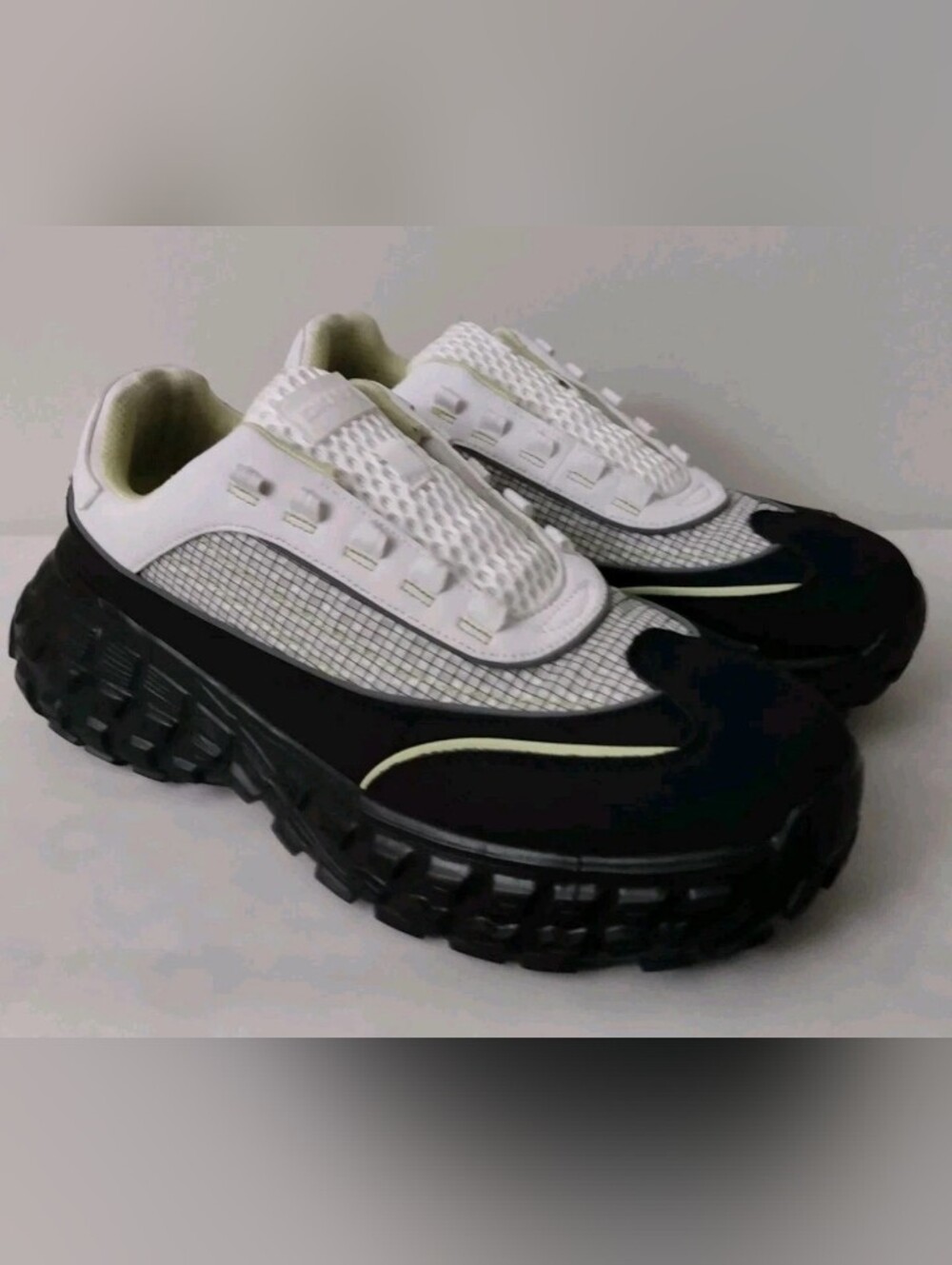 MENS DKNY SHOES SIZE 11.5 BLACK WHITE GREEN CHUNKY SOLE